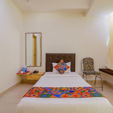 Fabhotel Aamantran & Banquet Halls - Nr Rtc X Roads Metro Station Гайдарабад Екстер'єр фото