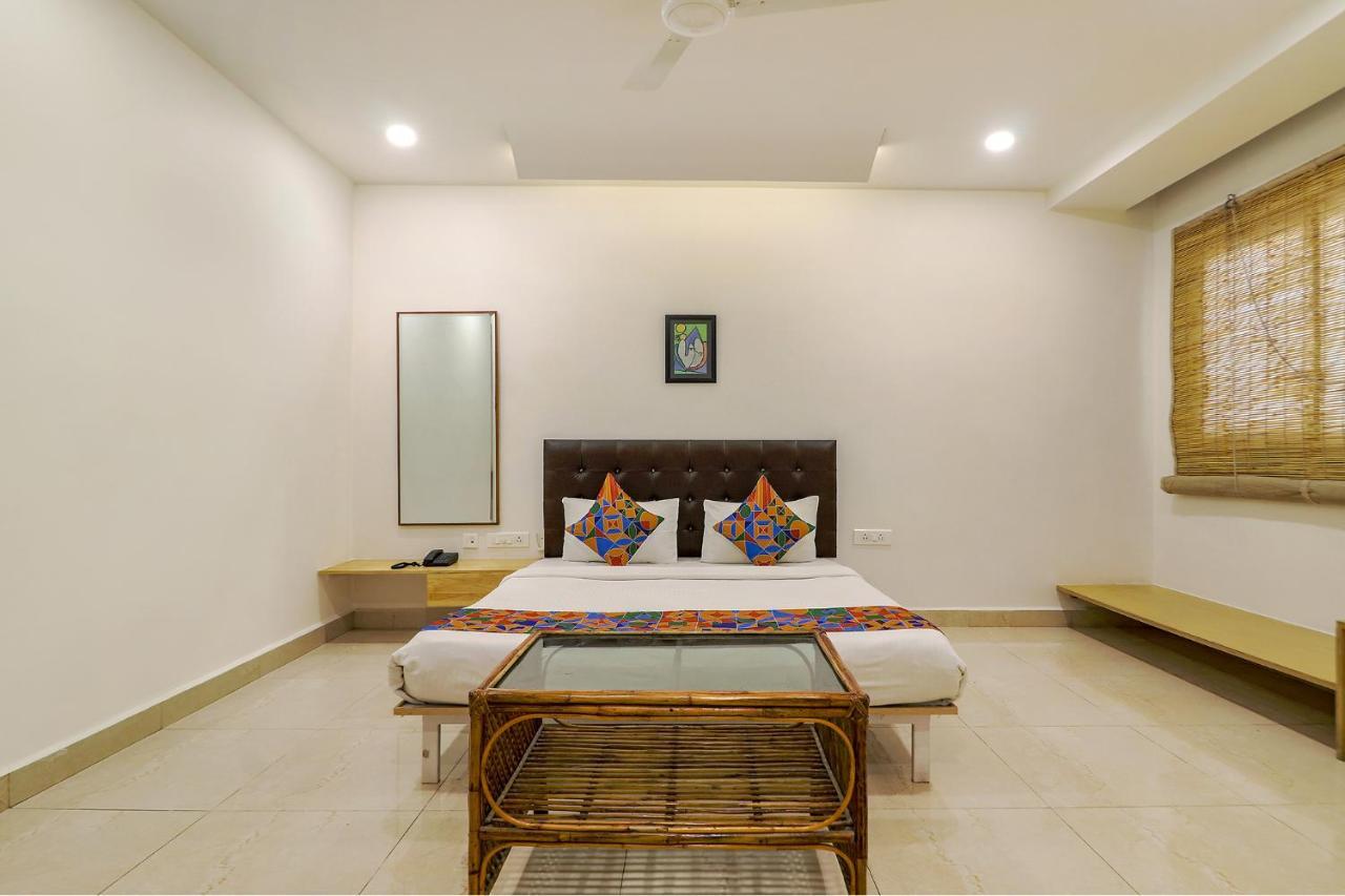 Fabhotel Aamantran & Banquet Halls - Nr Rtc X Roads Metro Station Гайдарабад Екстер'єр фото