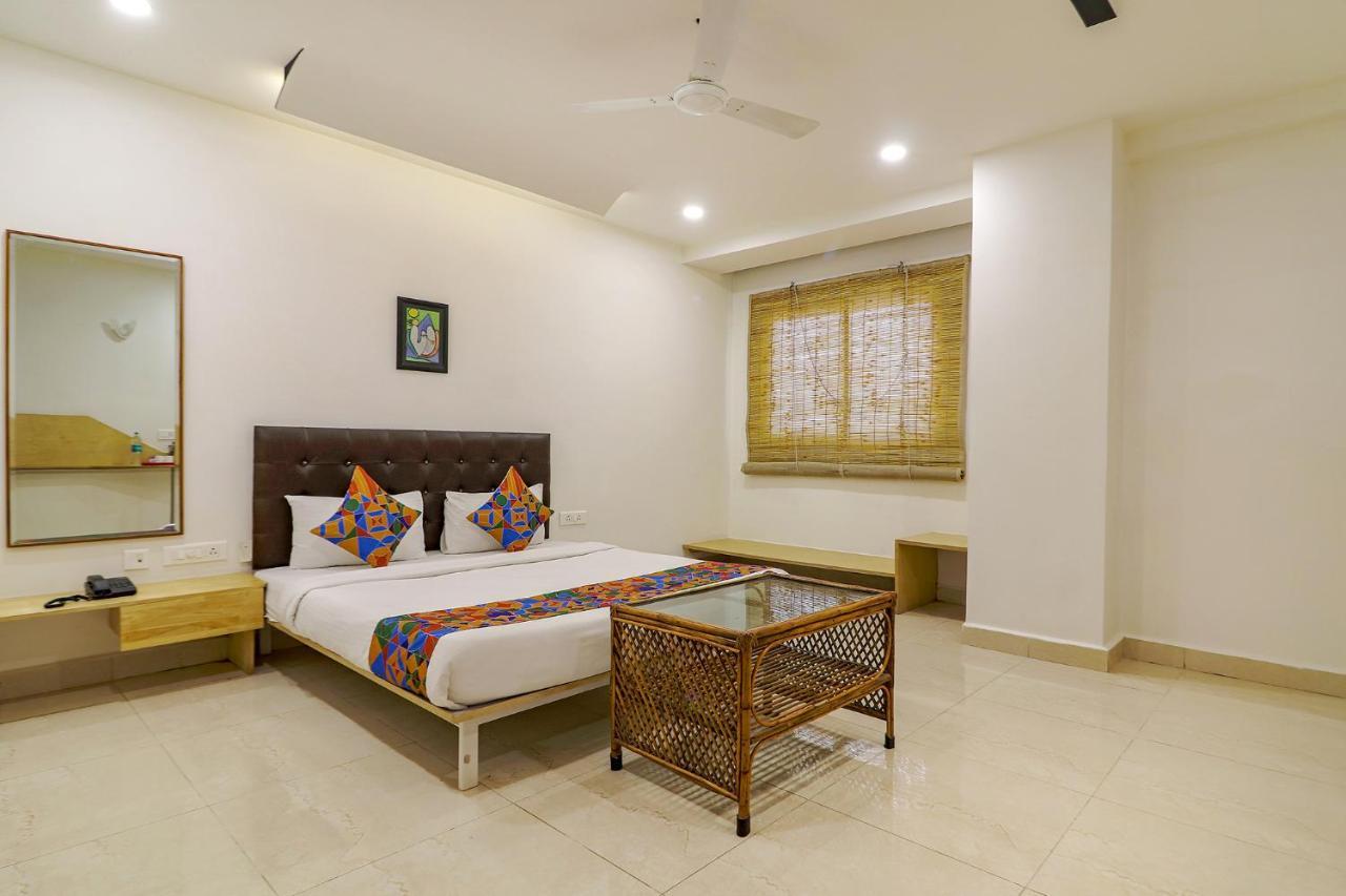 Fabhotel Aamantran & Banquet Halls - Nr Rtc X Roads Metro Station Гайдарабад Екстер'єр фото