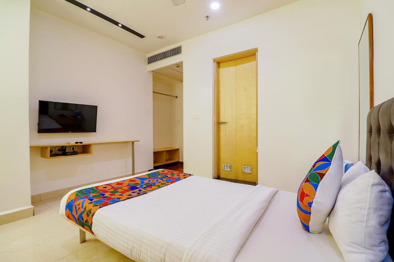 Fabhotel Aamantran & Banquet Halls - Nr Rtc X Roads Metro Station Гайдарабад Екстер'єр фото
