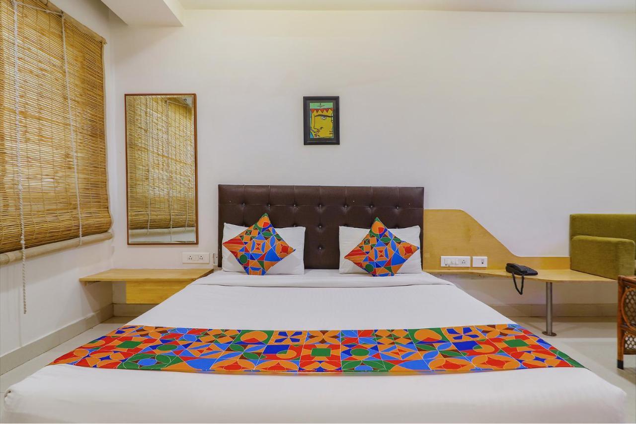 Fabhotel Aamantran & Banquet Halls - Nr Rtc X Roads Metro Station Гайдарабад Екстер'єр фото