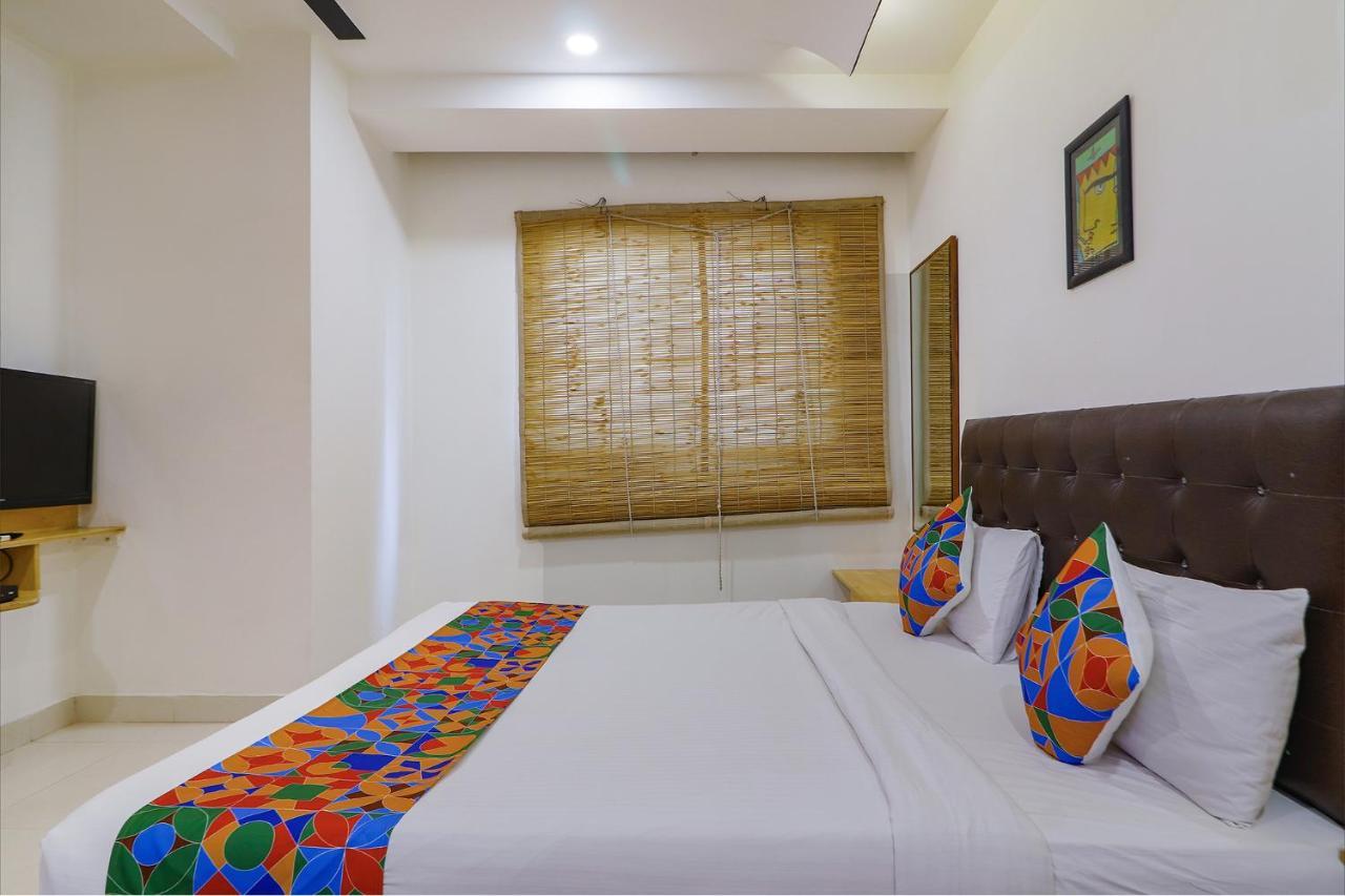 Fabhotel Aamantran & Banquet Halls - Nr Rtc X Roads Metro Station Гайдарабад Екстер'єр фото