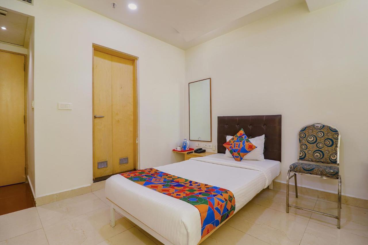 Fabhotel Aamantran & Banquet Halls - Nr Rtc X Roads Metro Station Гайдарабад Екстер'єр фото