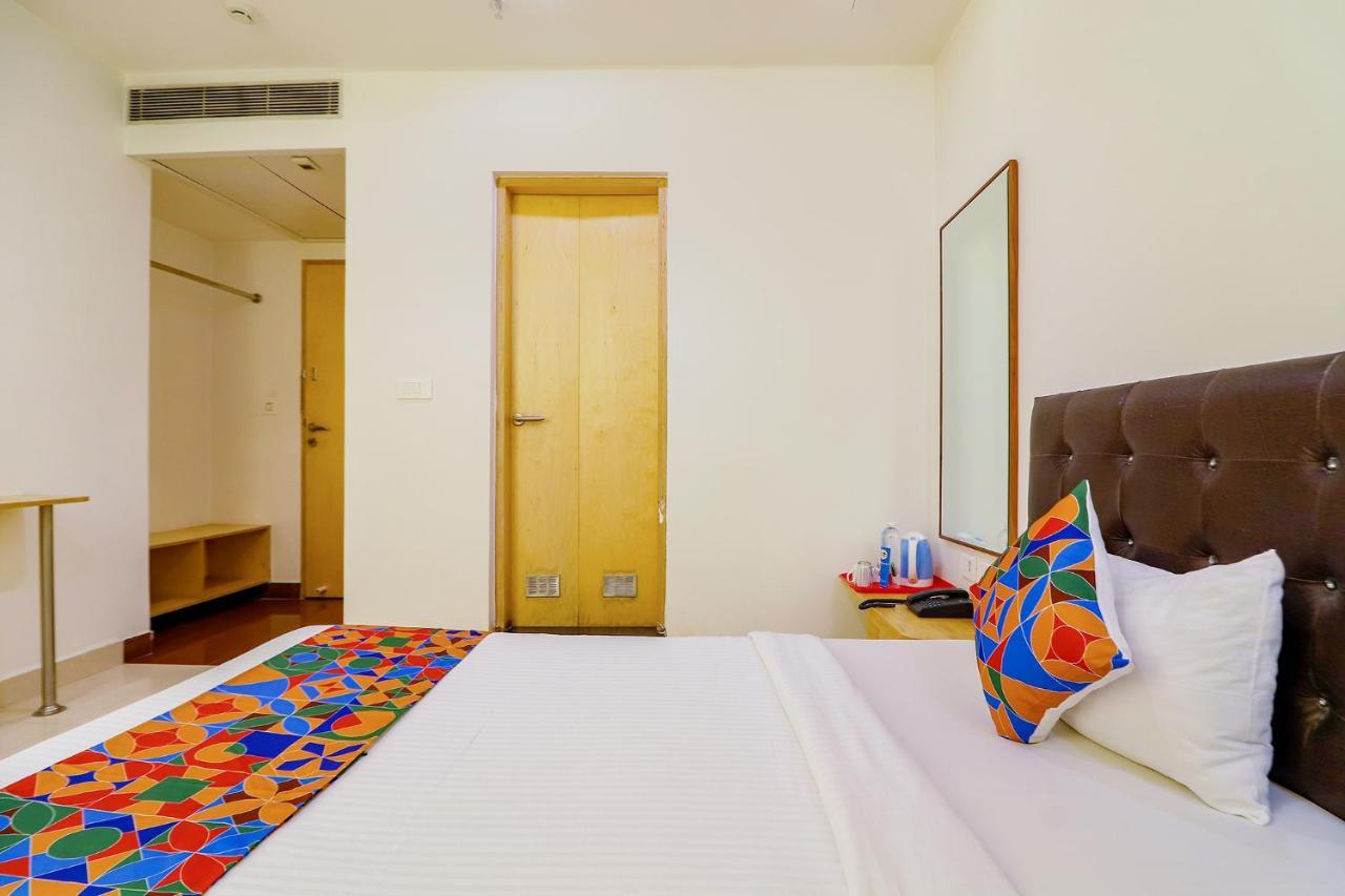 Fabhotel Aamantran & Banquet Halls - Nr Rtc X Roads Metro Station Гайдарабад Екстер'єр фото