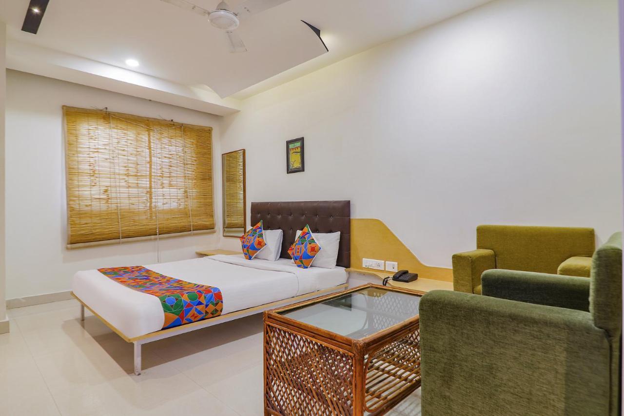 Fabhotel Aamantran & Banquet Halls - Nr Rtc X Roads Metro Station Гайдарабад Екстер'єр фото