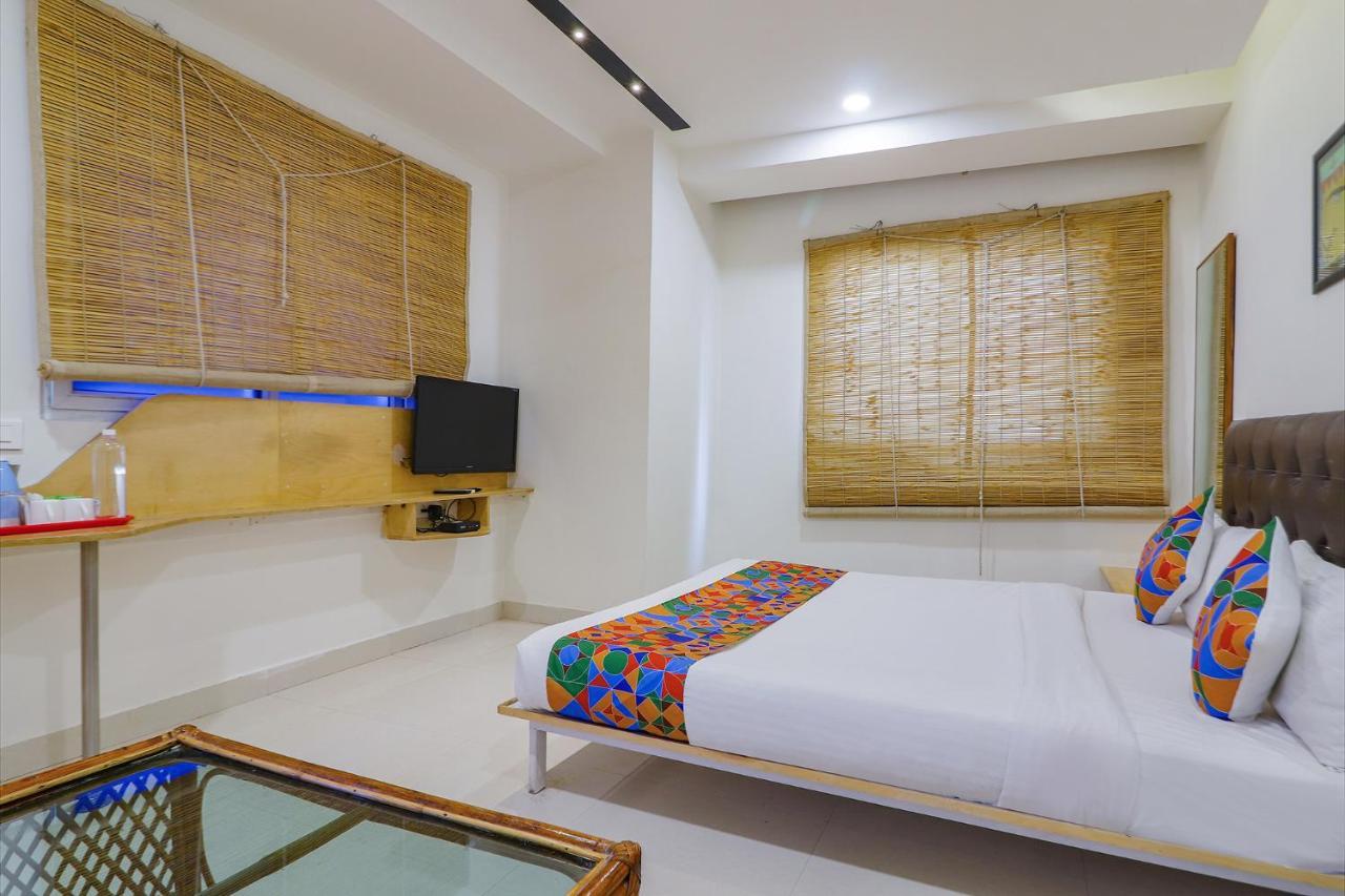 Fabhotel Aamantran & Banquet Halls - Nr Rtc X Roads Metro Station Гайдарабад Екстер'єр фото